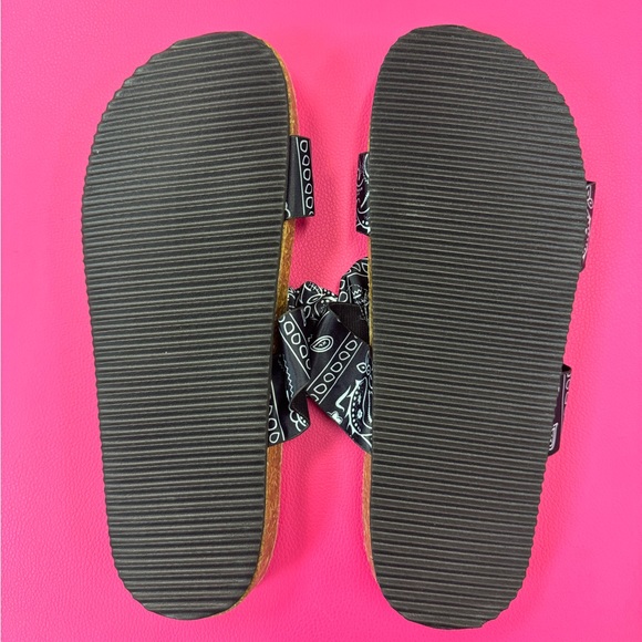 Paisley print sandals sz 10 women - Picture 2 of 2